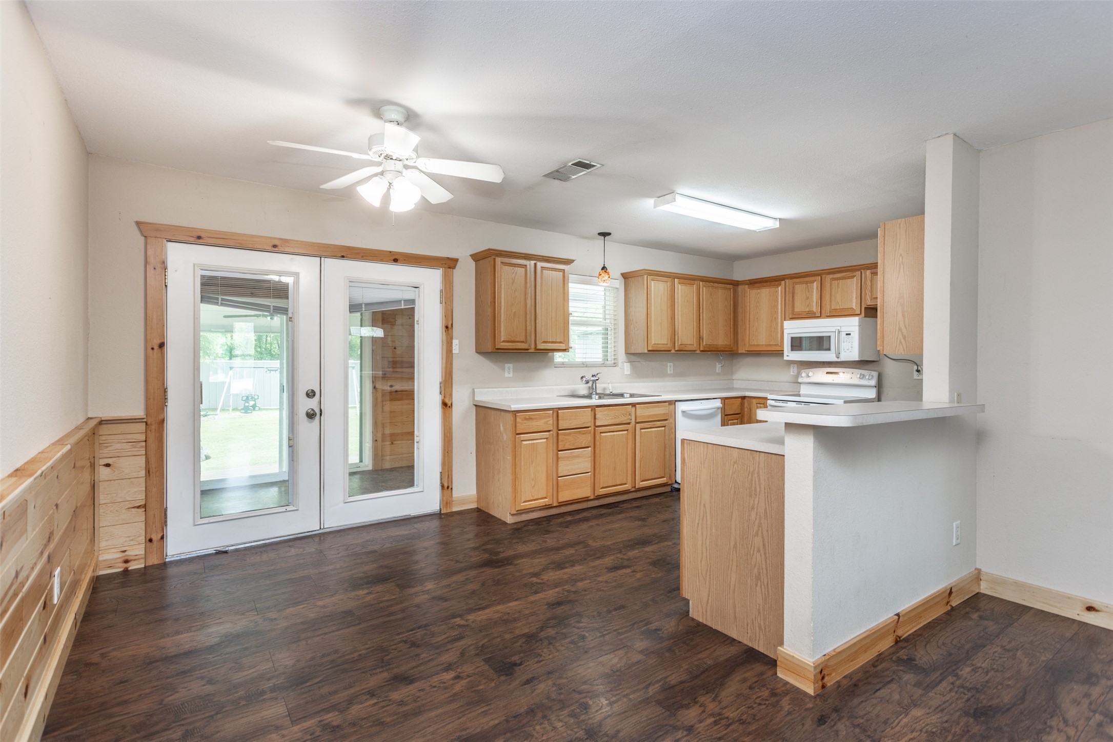 208 S Howeth Street Gainesville TX 76240