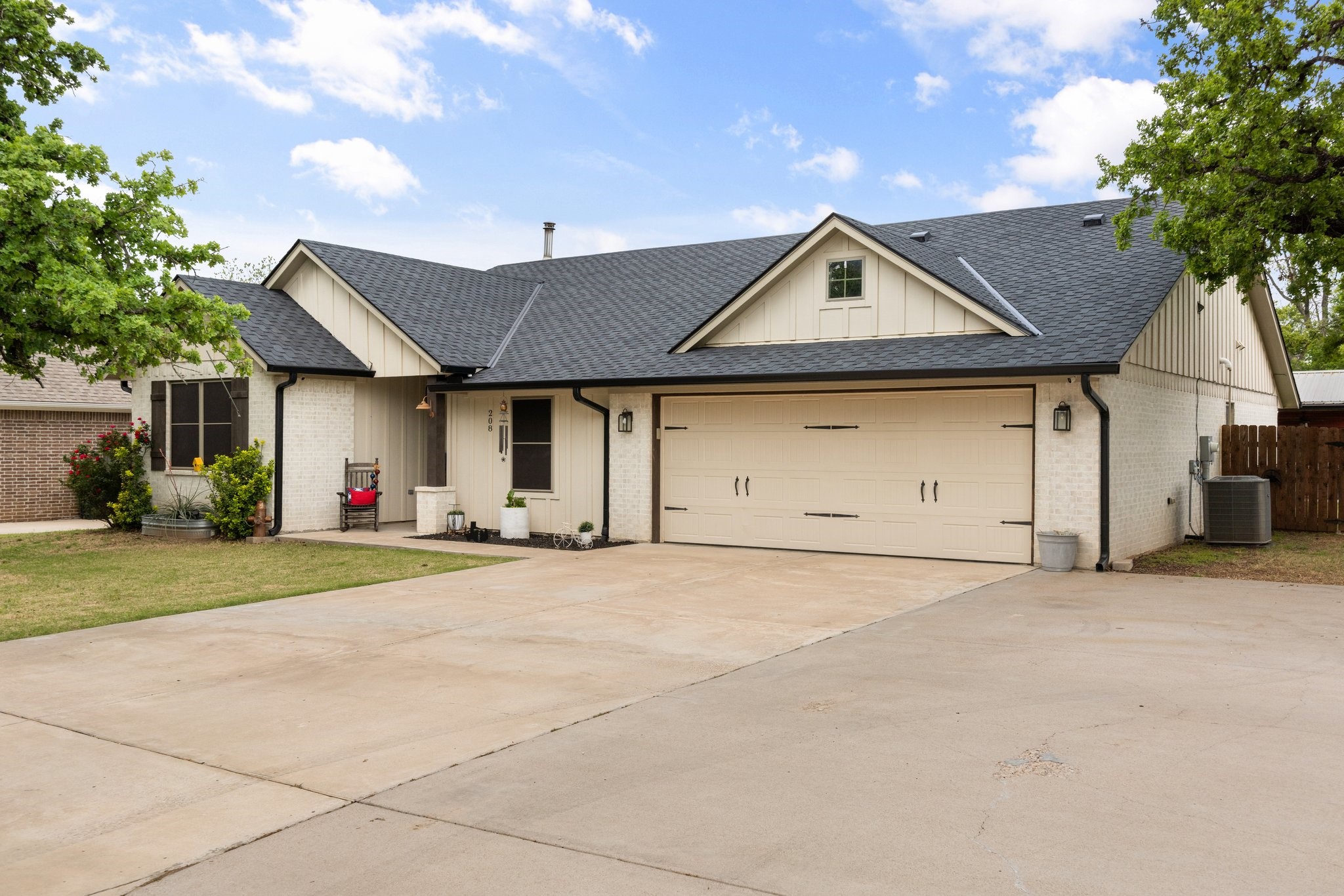 208 N Oak Lane Tolar TX 76476