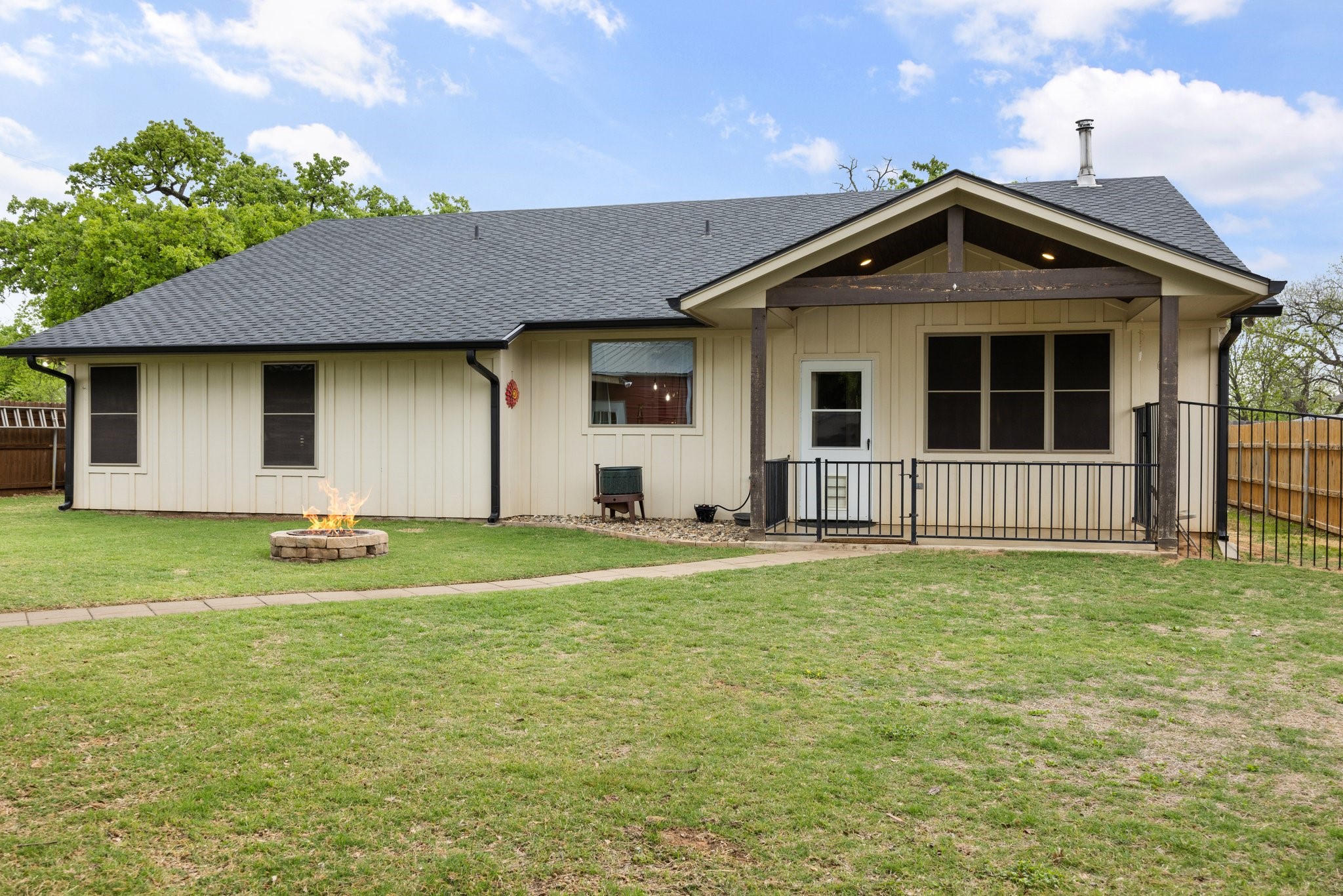 208 N Oak Lane Tolar TX 76476