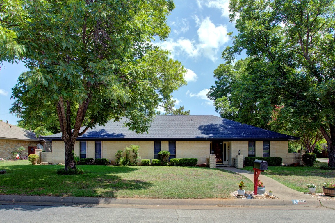 5701 Arbor Valley Drive Arlington TX 76016