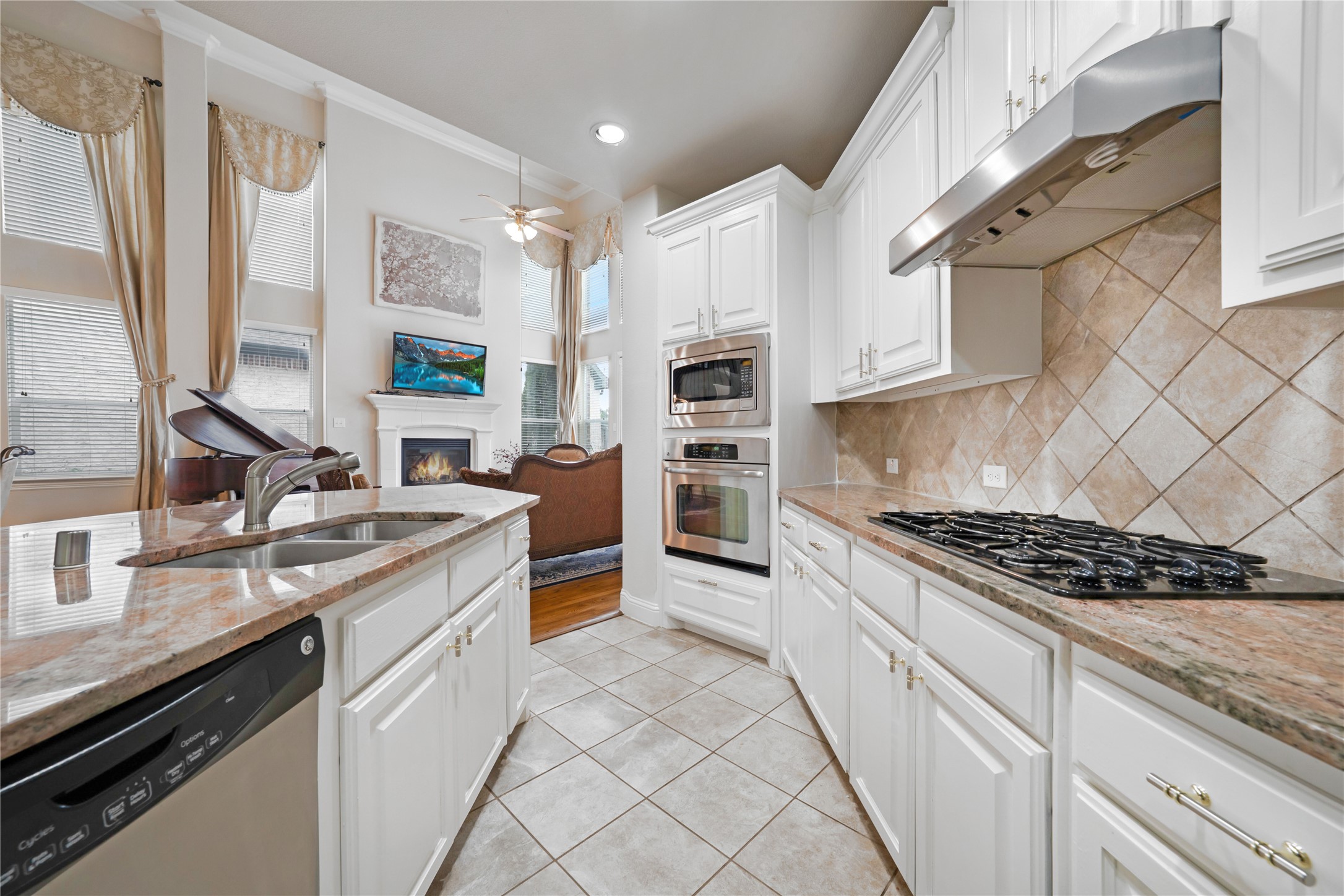 8316 Lindsay Gardens The Colony TX 75056