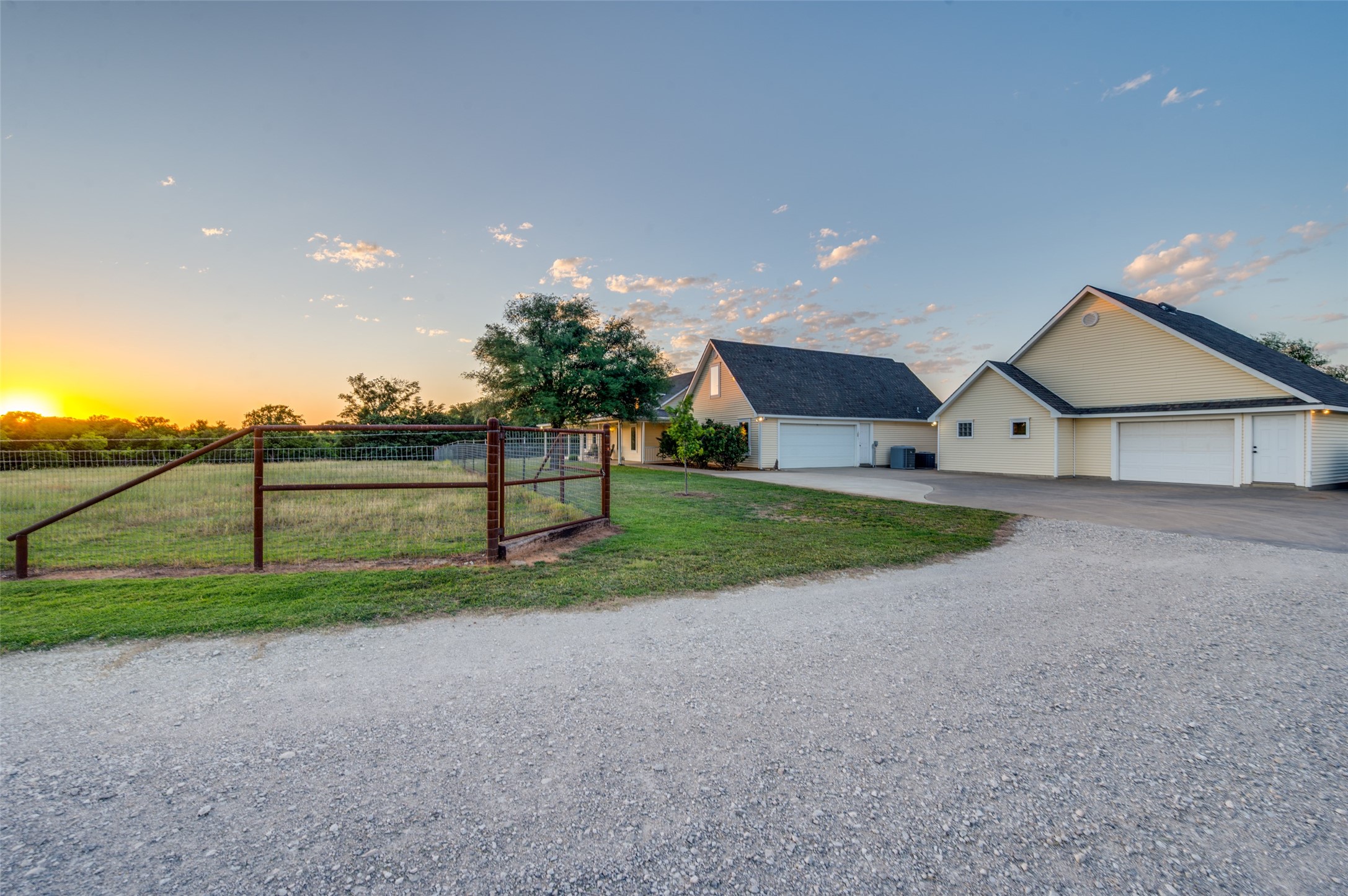 2932 S Johnson Loop Montague TX 76251