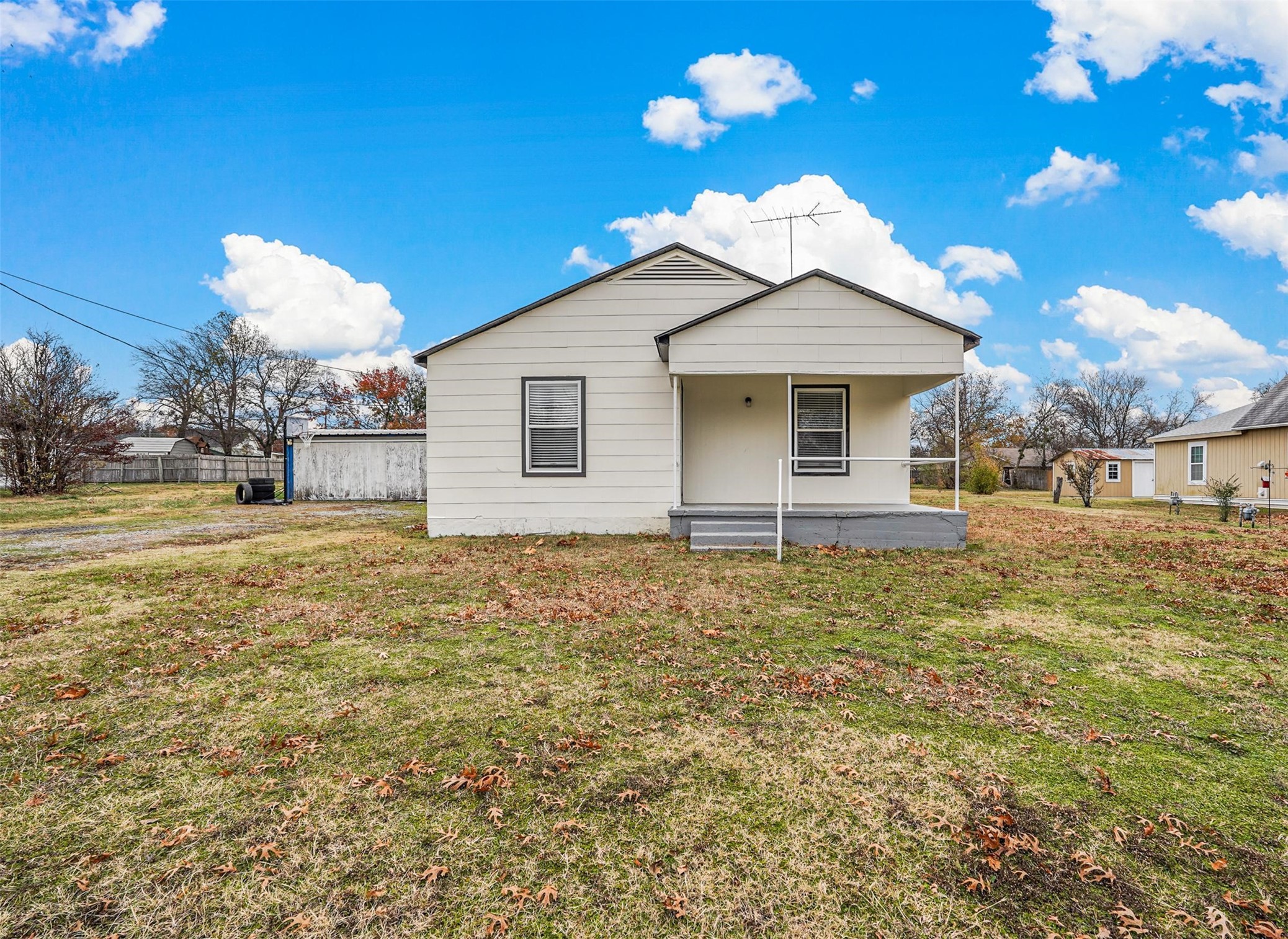 407 N Carter Howe TX 75459
