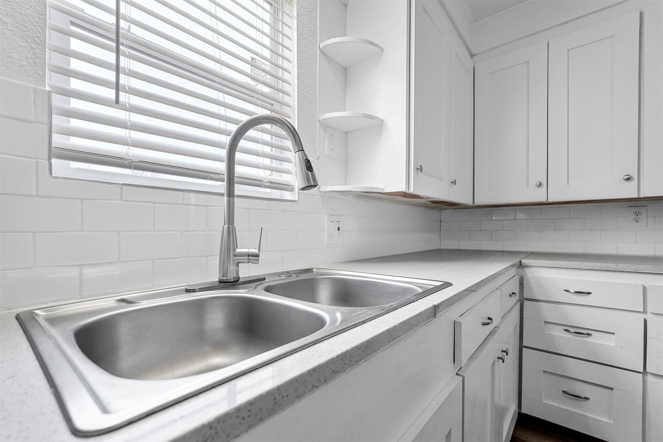 407 N Carter Howe TX 75459