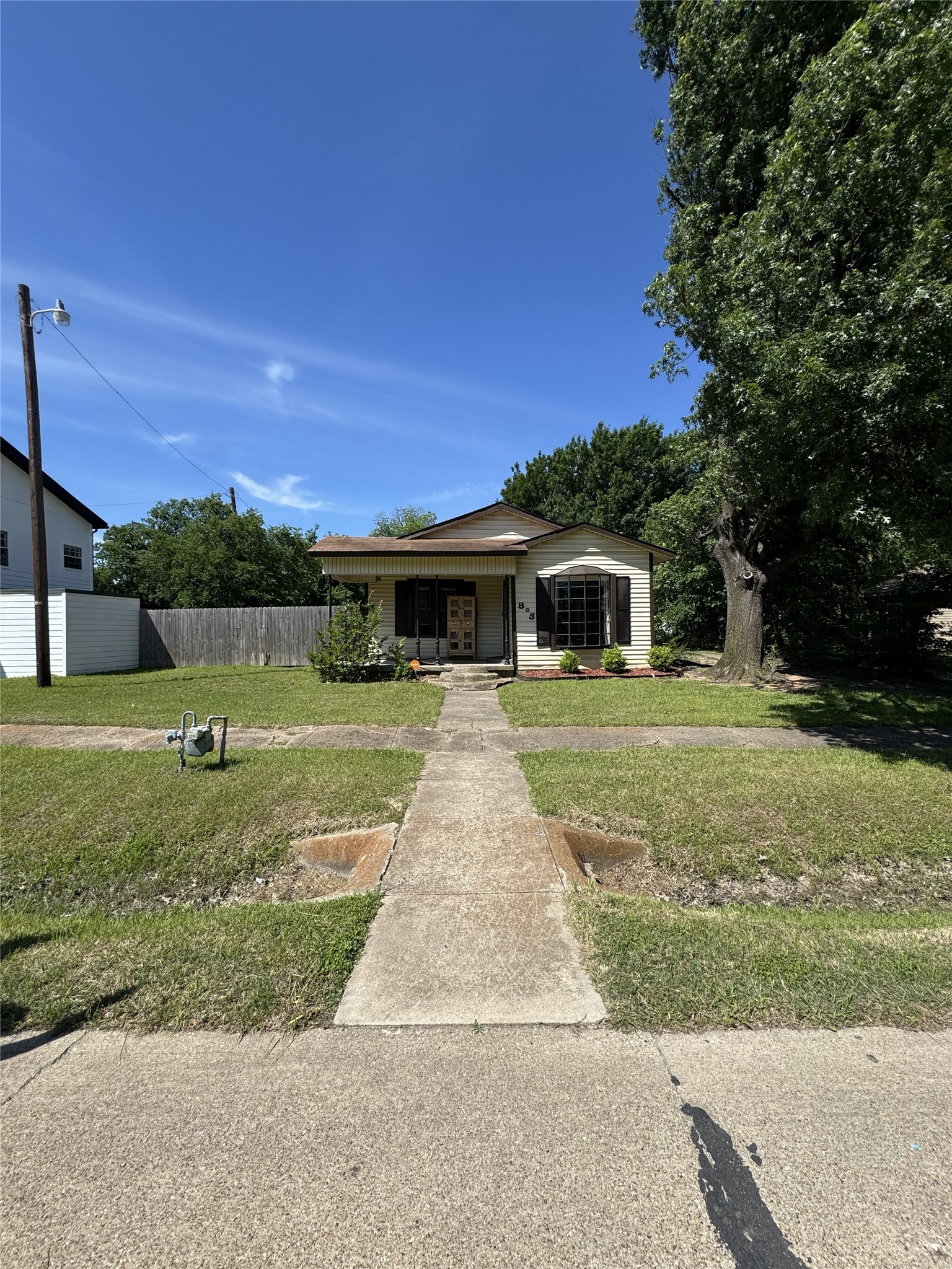 803 Ripley Street Ennis TX 75119