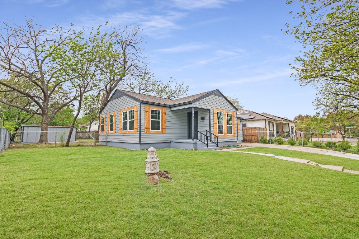 906 Tamara Lane Grand Prairie TX 75051