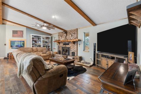 7766 N State Highway 78 Ravenna TX 75476