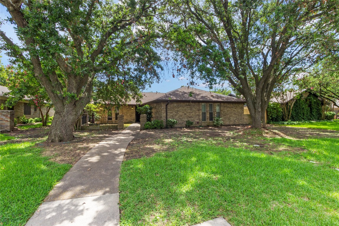 906 Autumn Lake Drive Allen TX 75002
