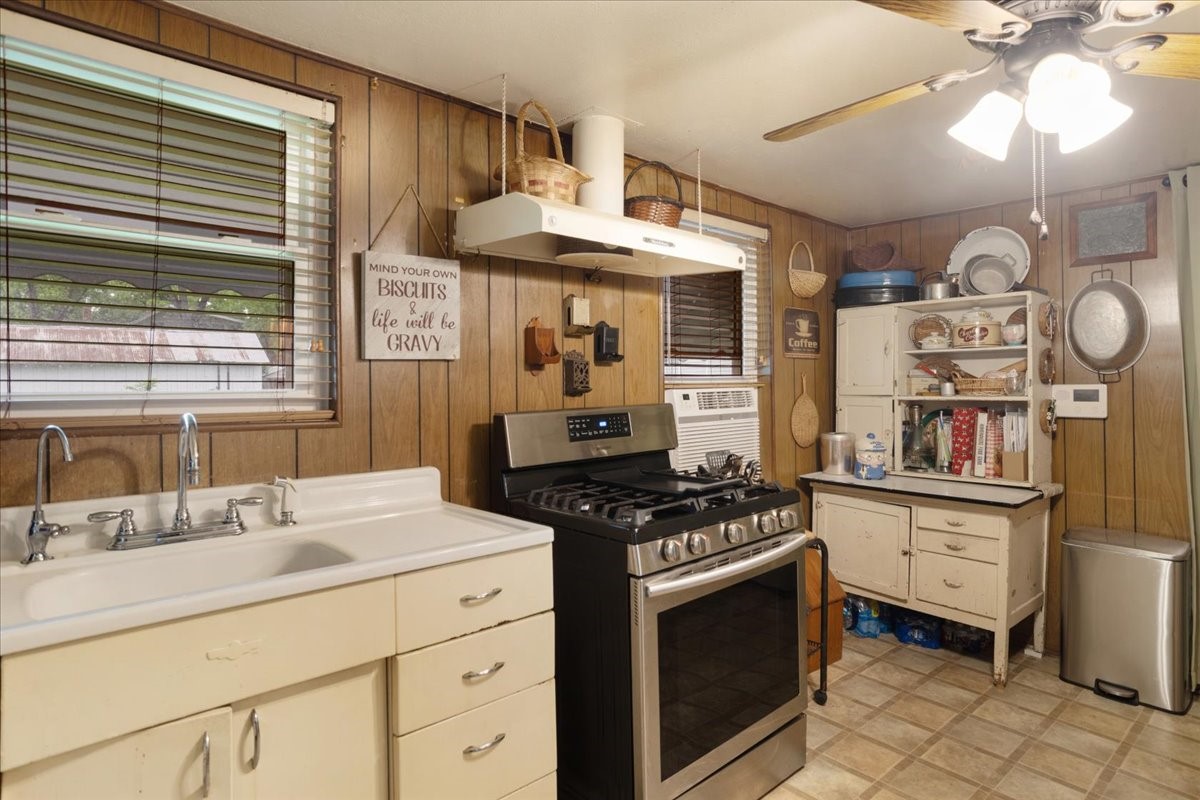 1231 W Woodard Street Denison TX 75020