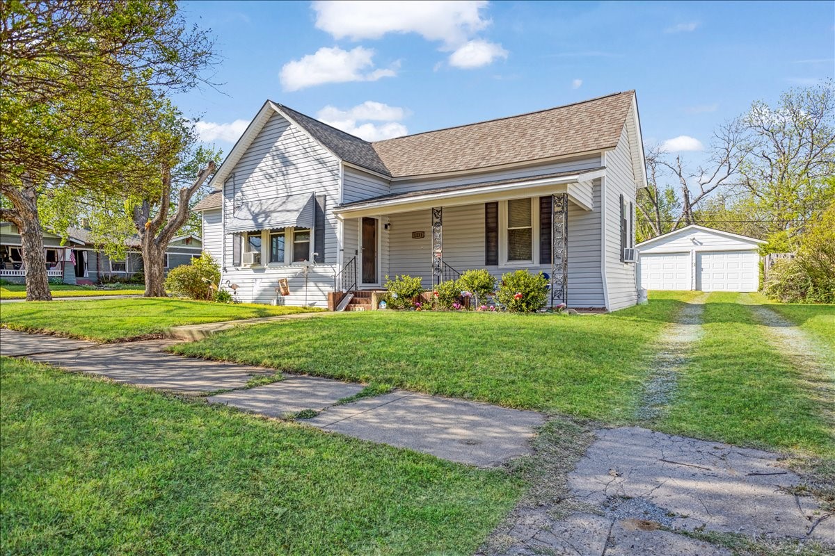 1231 W Woodard Street Denison TX 75020