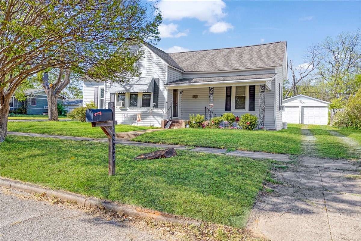 1231 W Woodard Street Denison TX 75020
