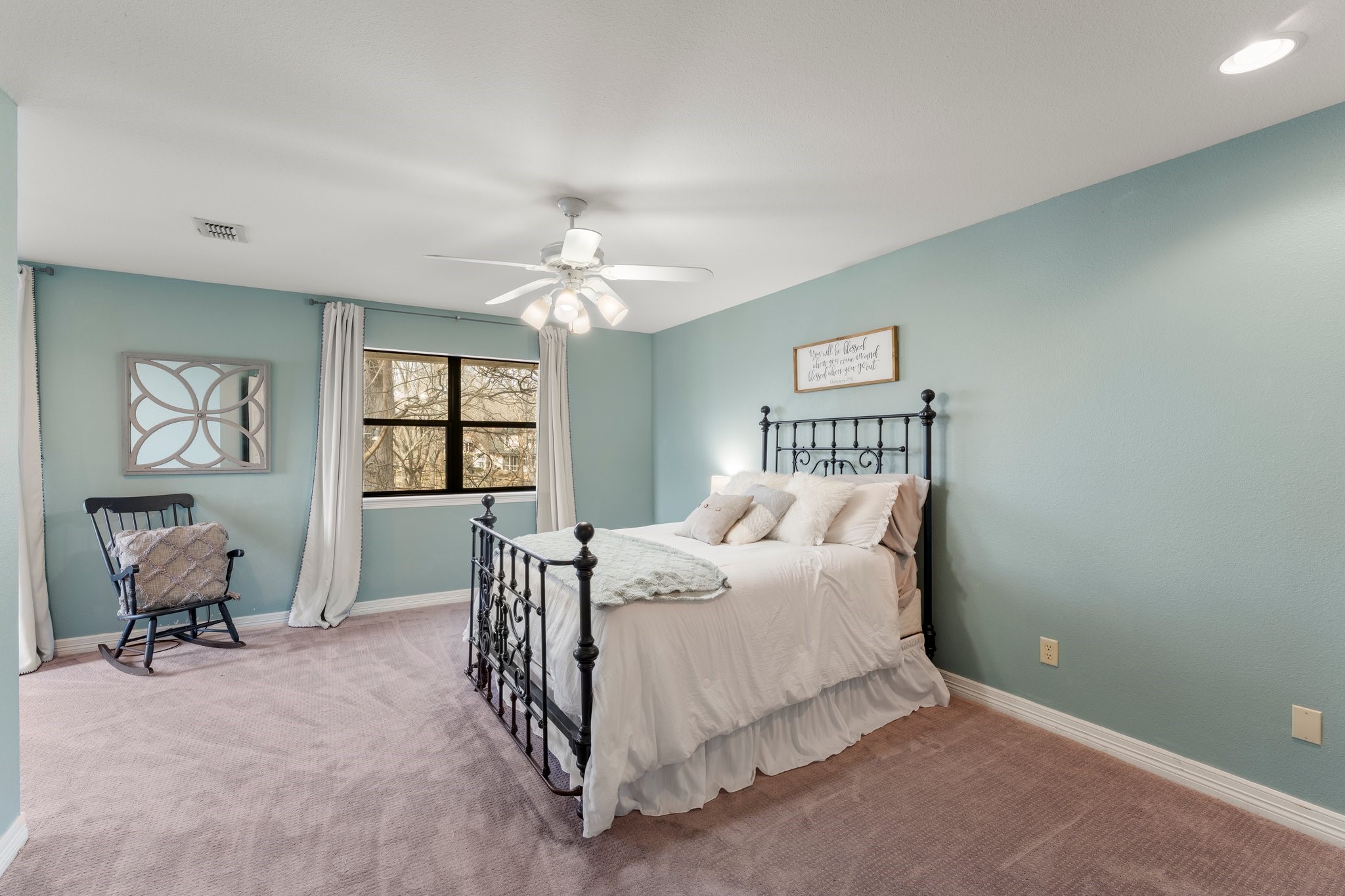 1805 E Lake Drive Gladewater TX 75647