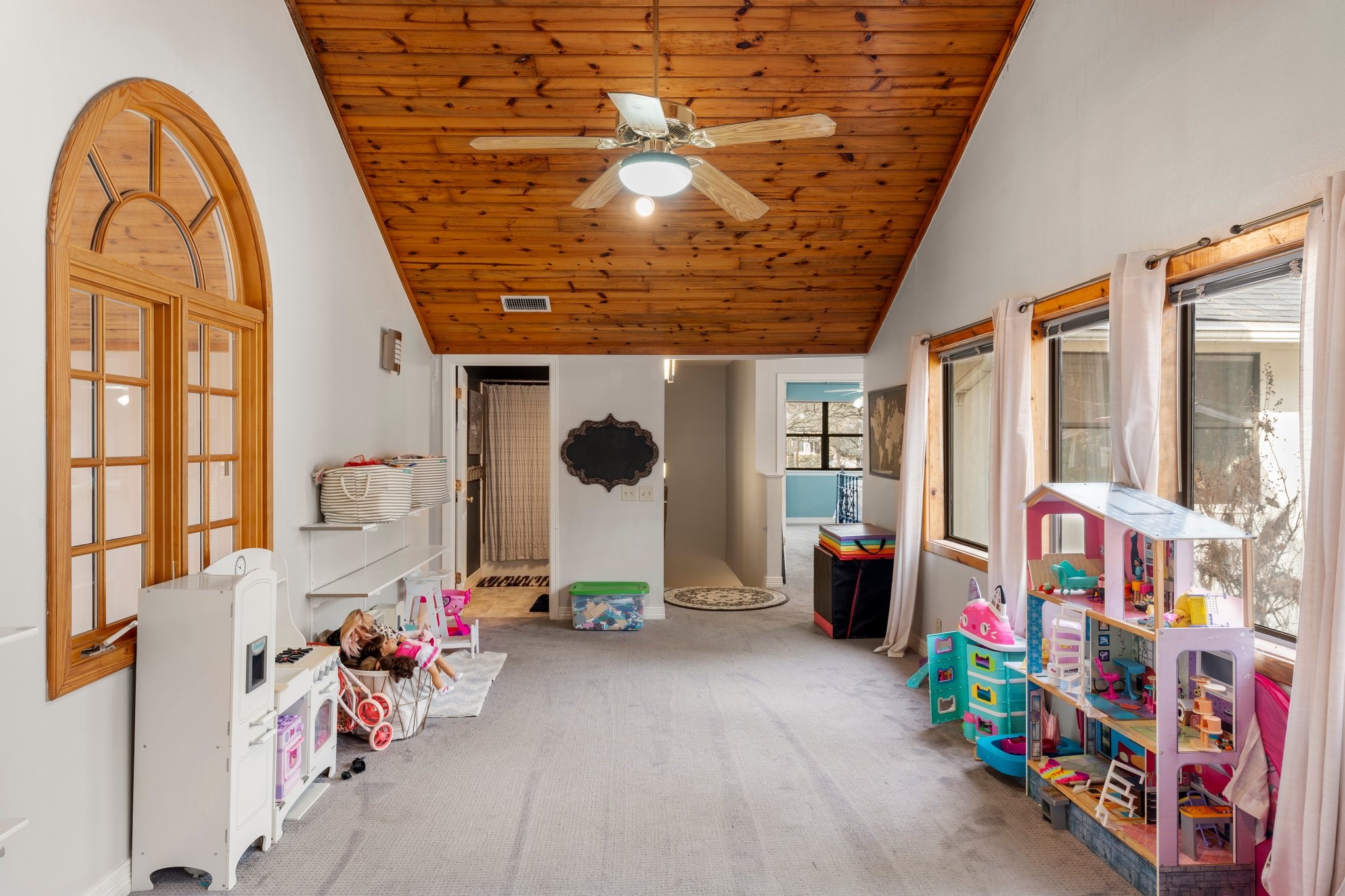 1805 E Lake Drive Gladewater TX 75647