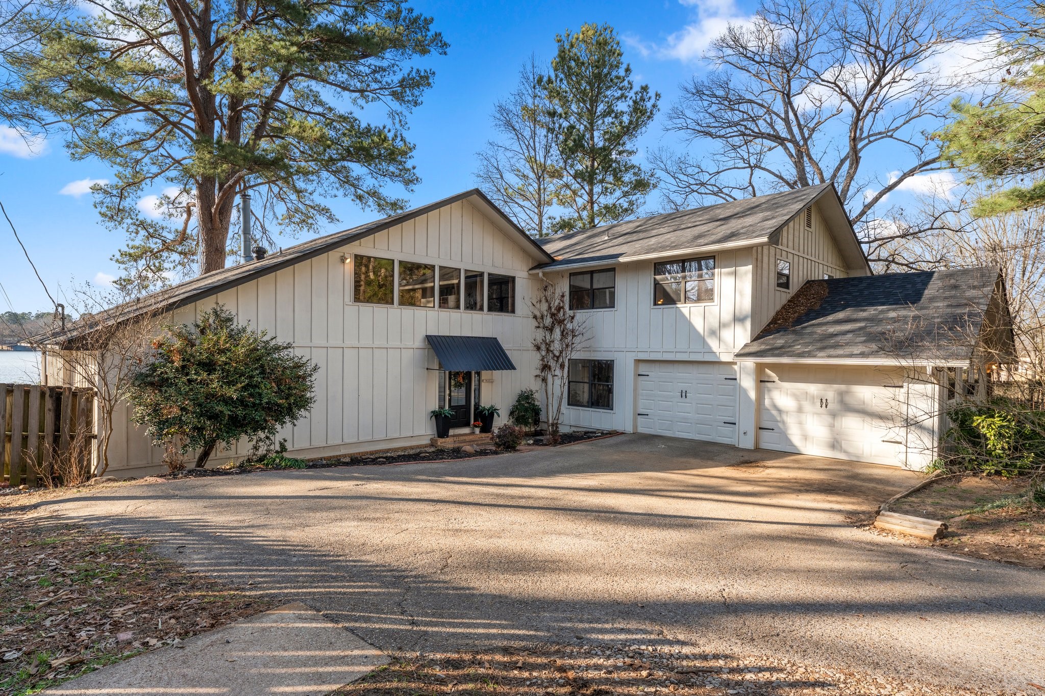 1805 E Lake Drive Gladewater TX 75647
