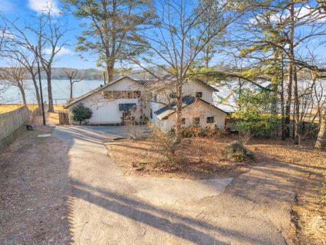 1805 E Lake Drive Gladewater TX 75647
