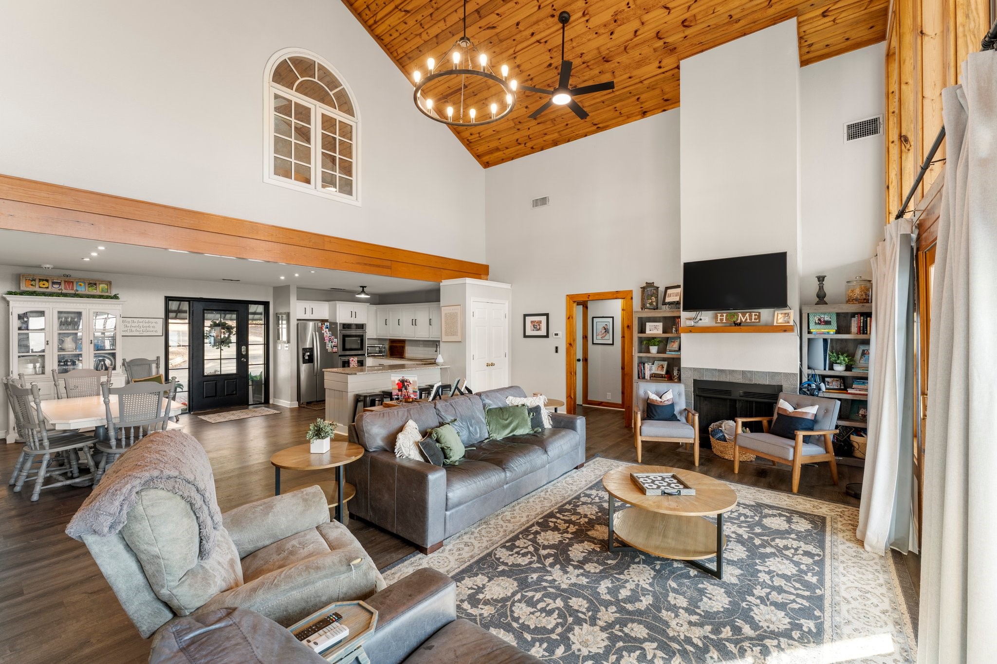 1805 E Lake Drive Gladewater TX 75647