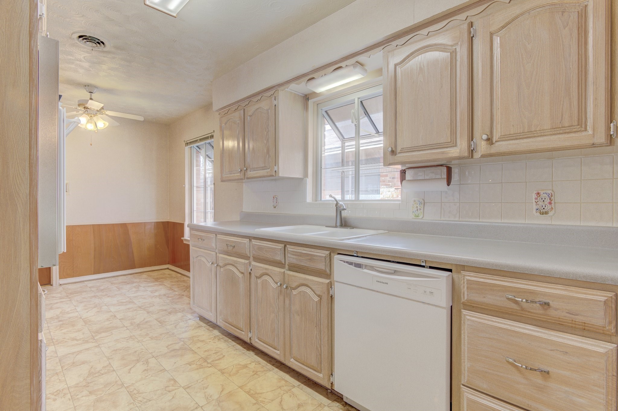 9203 Lindaro Lane Dallas TX 75228