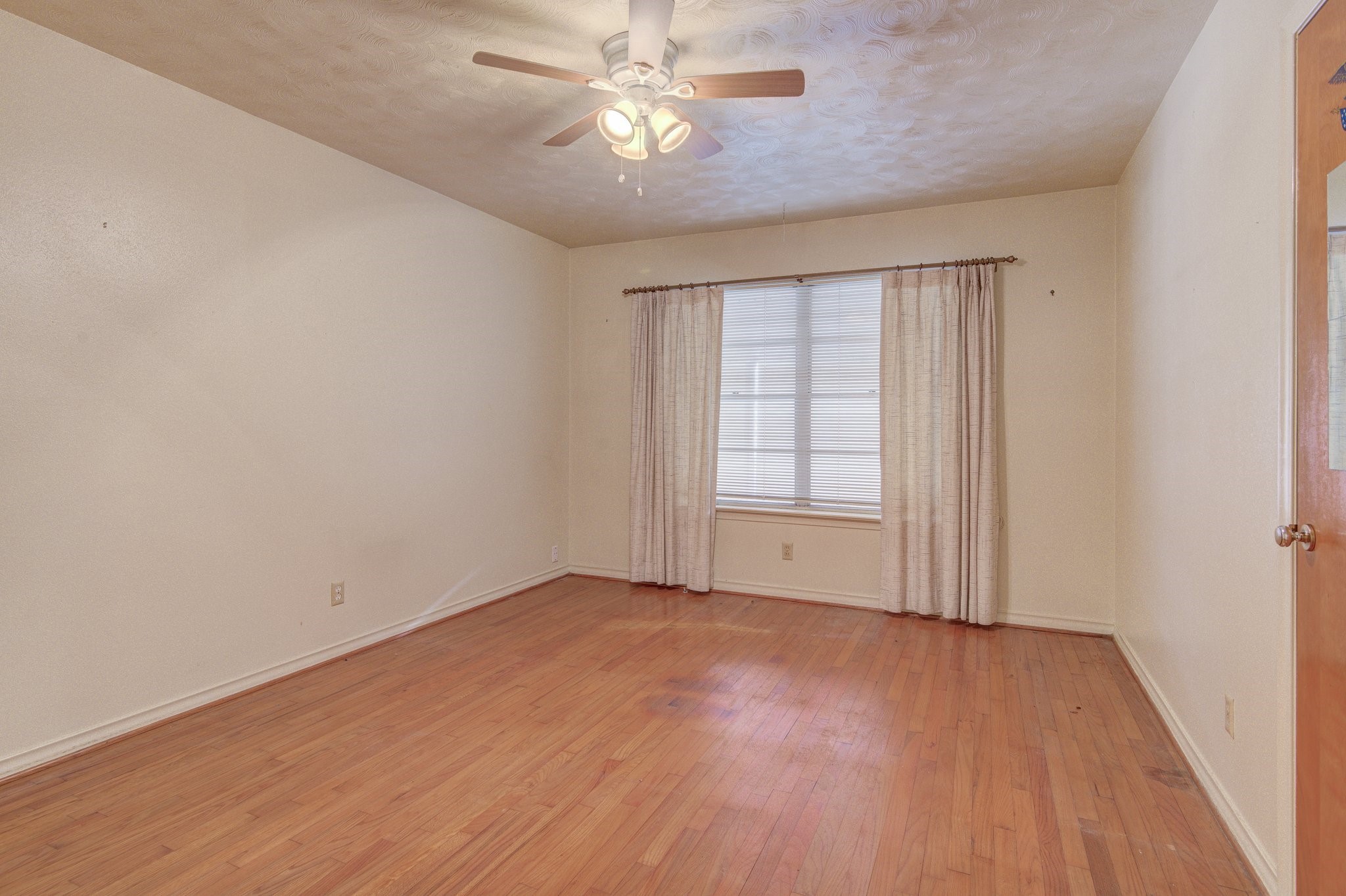 9203 Lindaro Lane Dallas TX 75228