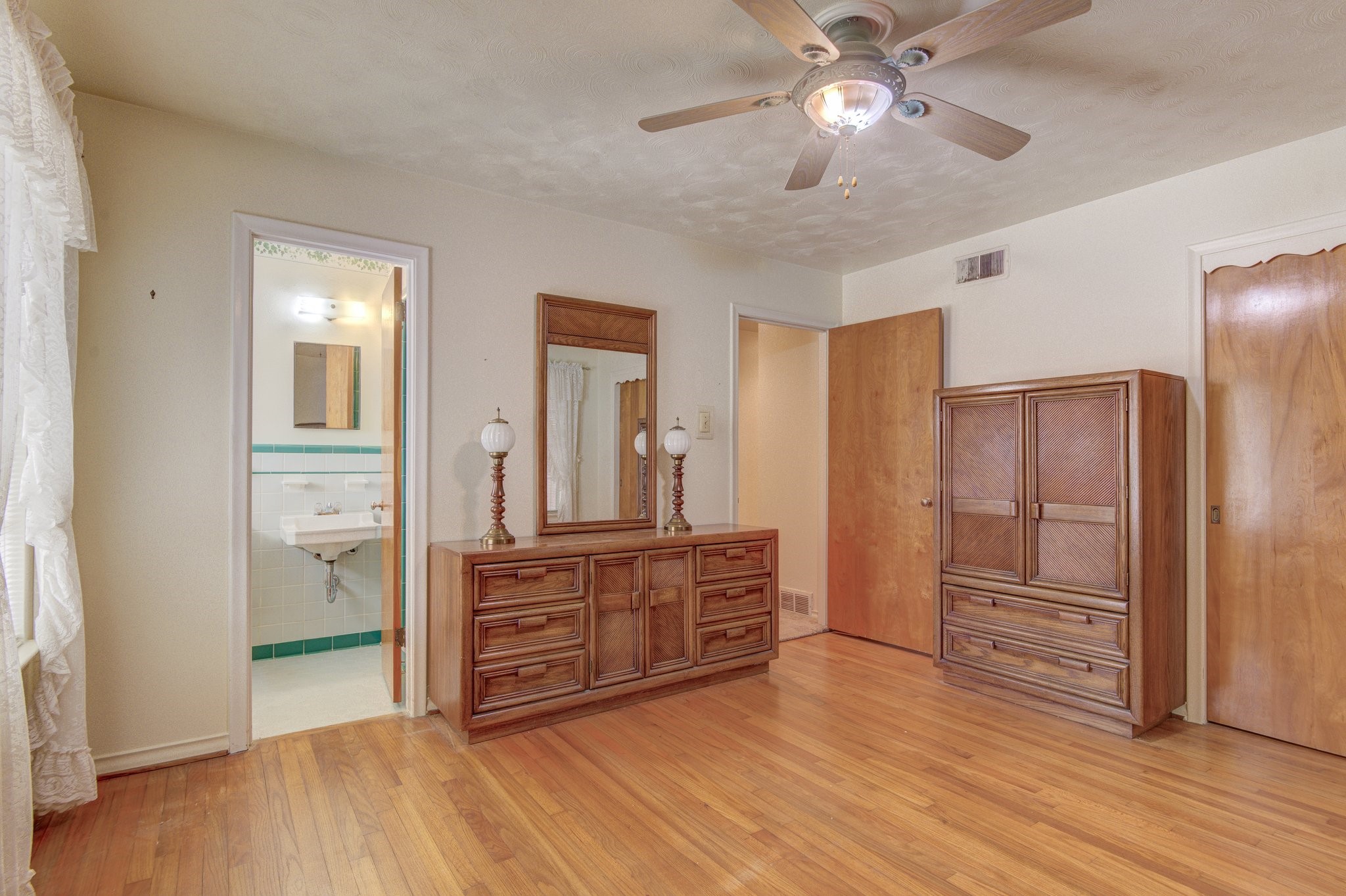 9203 Lindaro Lane Dallas TX 75228
