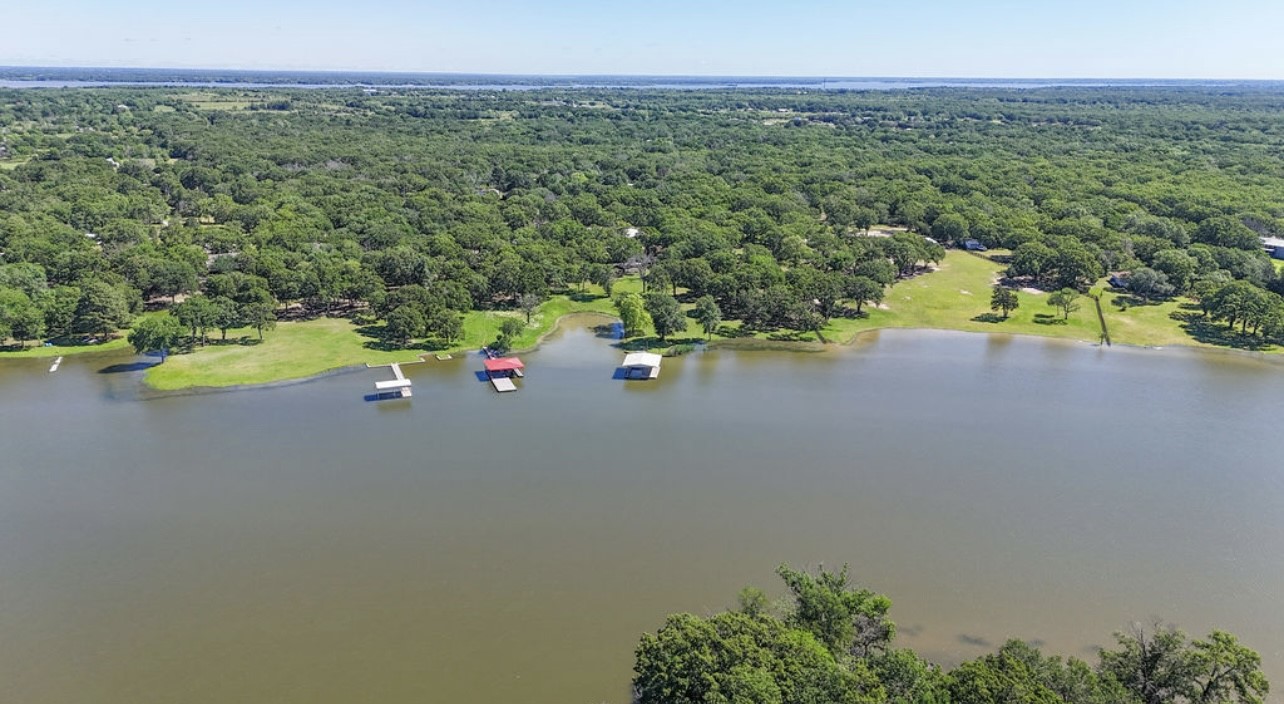 9501 Oakwood Road Quinlan TX 75474