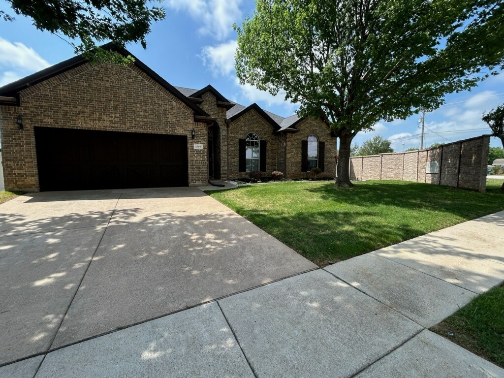 1500 Park Crest Drive Crowley TX 76036