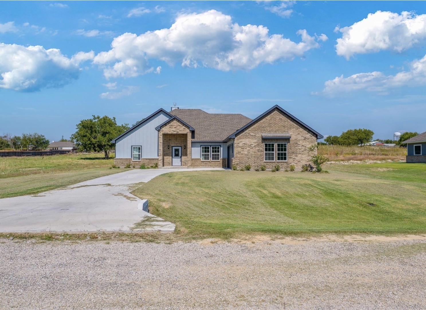 1013 Don Eve Court Azle TX 76020