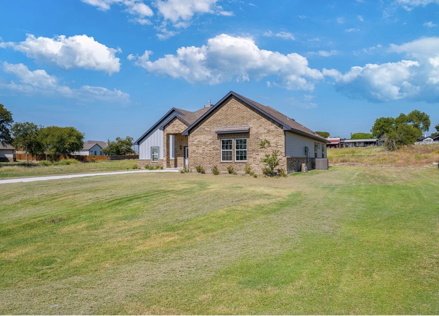 1013 Don Eve Court Azle TX 76020