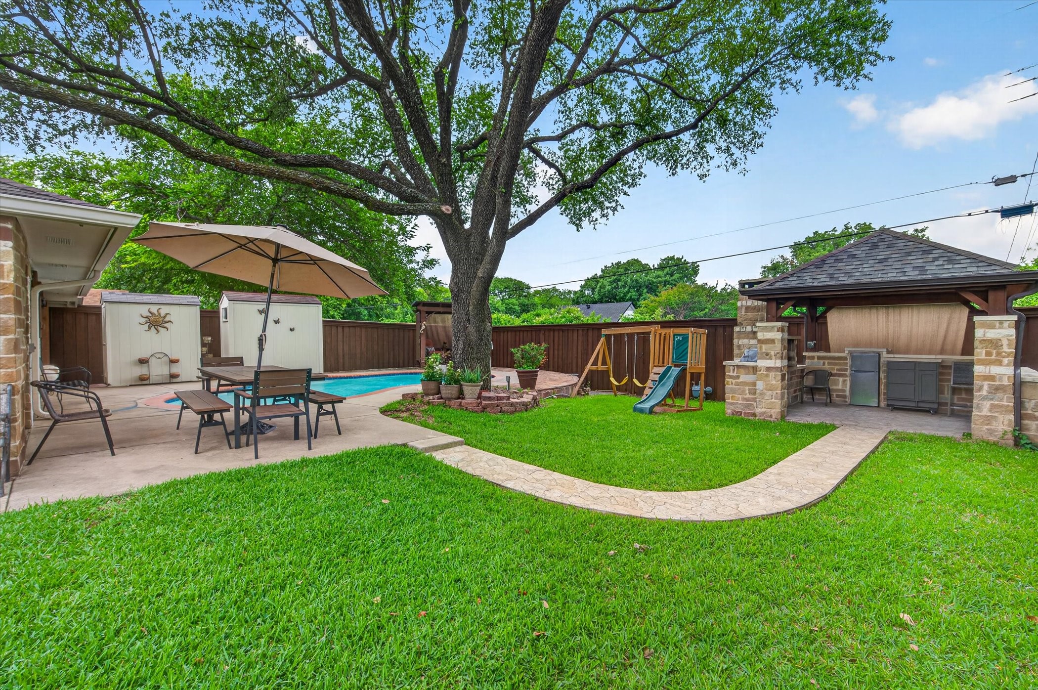 527 Falling Leaves Drive Duncanville TX 75116