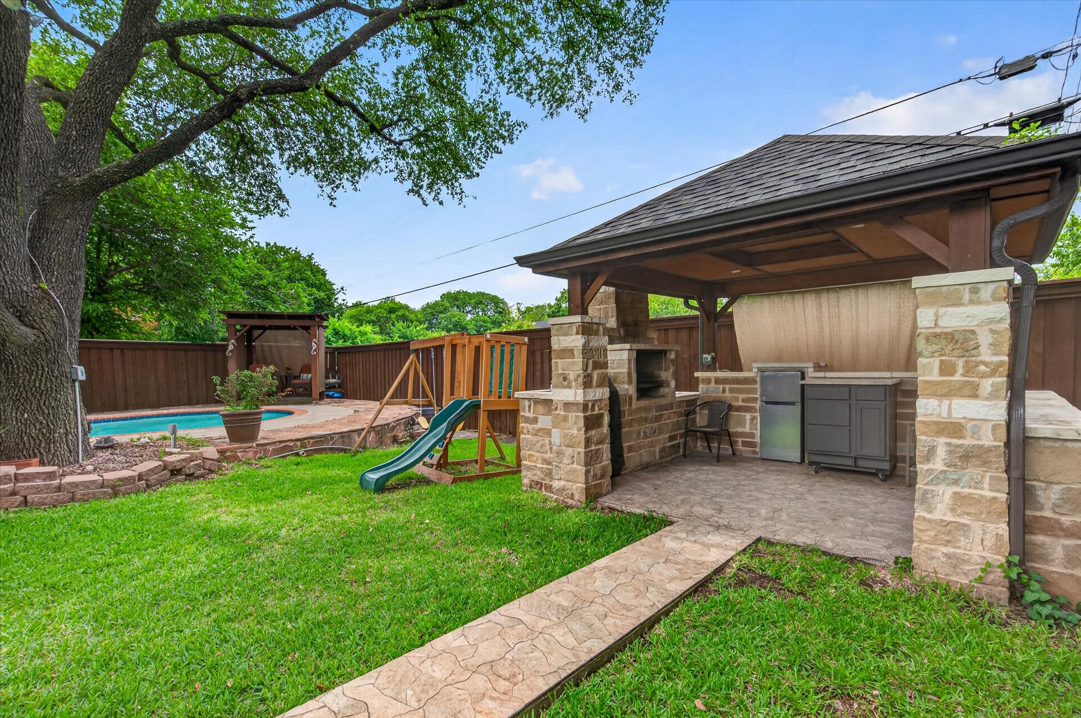 527 Falling Leaves Drive Duncanville TX 75116