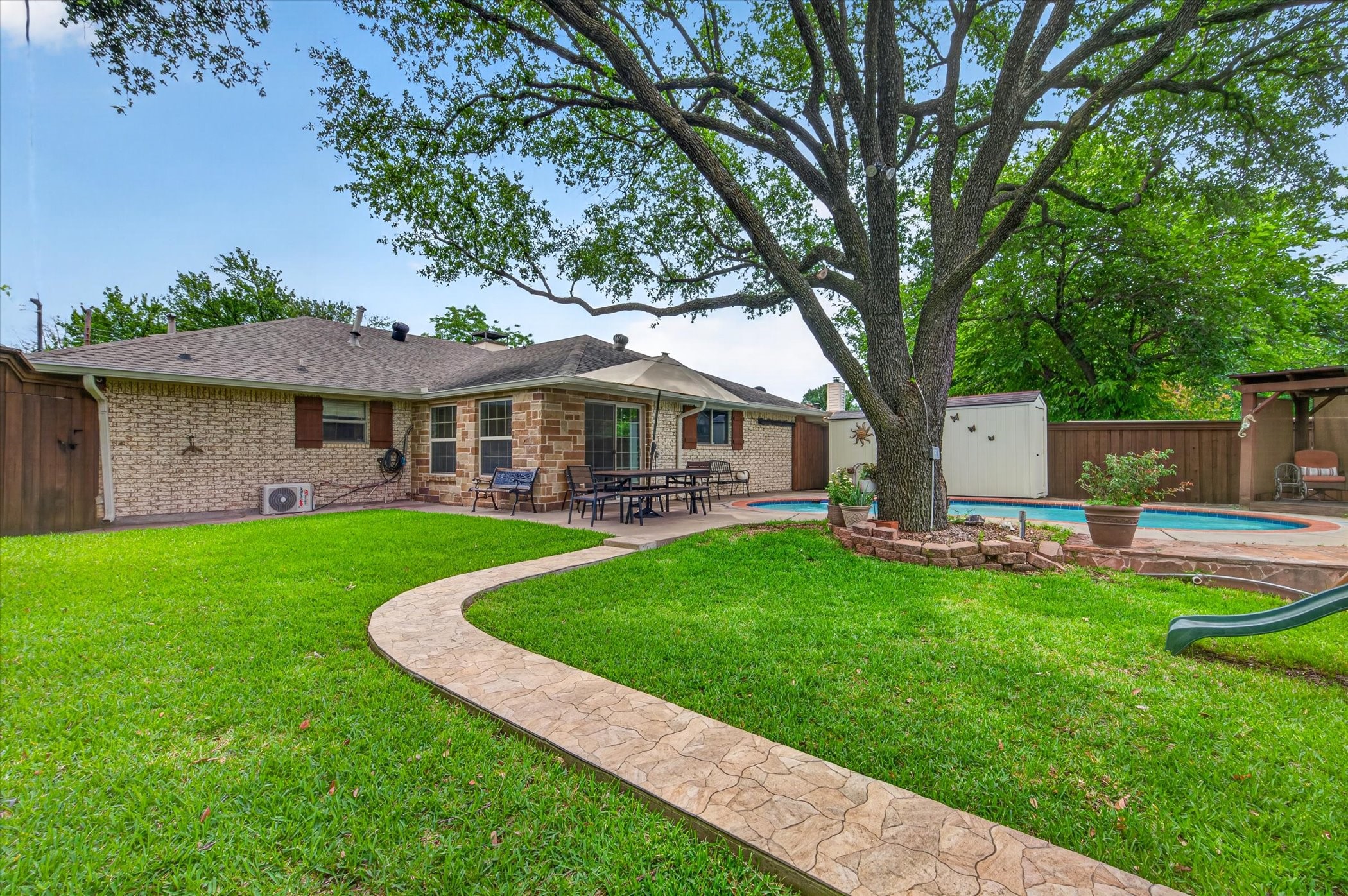 527 Falling Leaves Drive Duncanville TX 75116