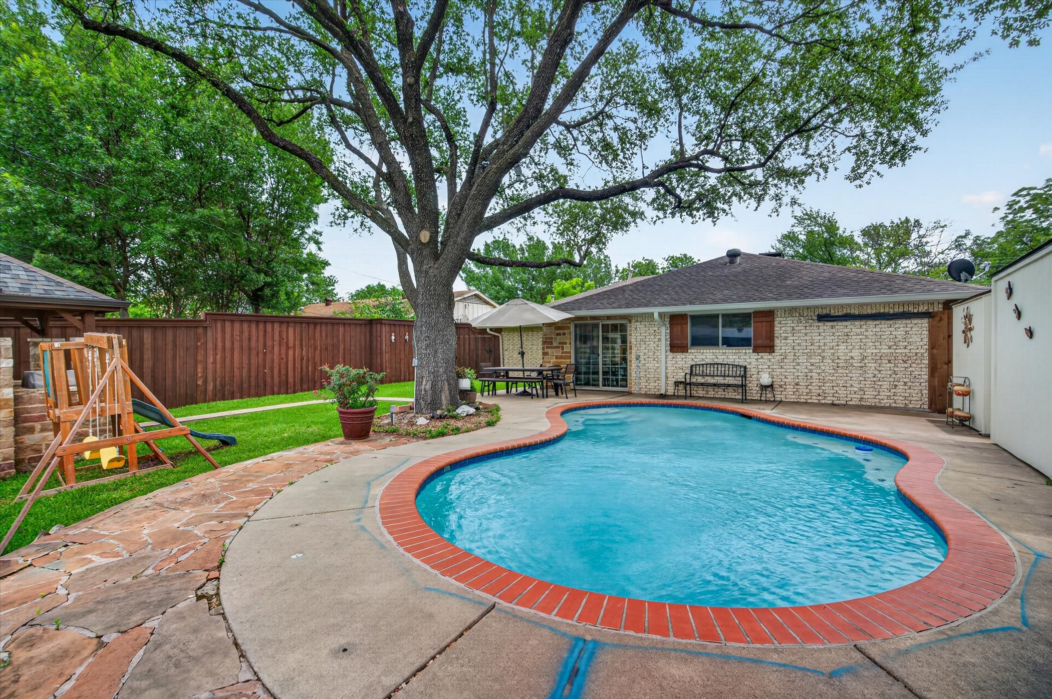 527 Falling Leaves Drive Duncanville TX 75116