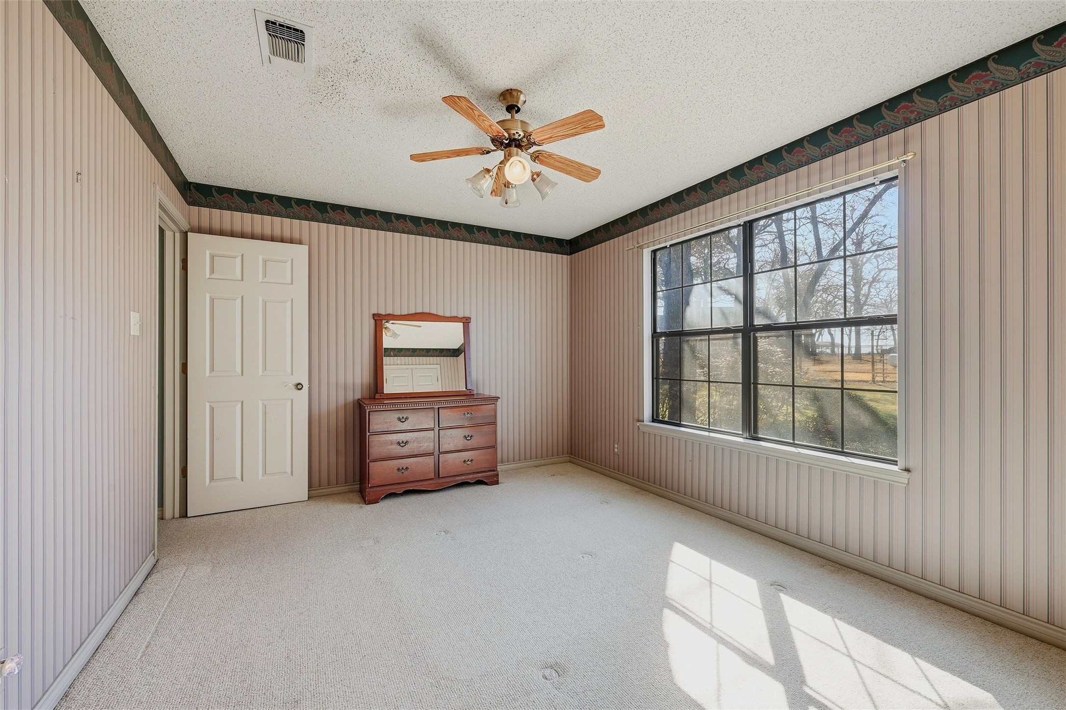 716 Kiowa Drive E Lake Kiowa TX 76240