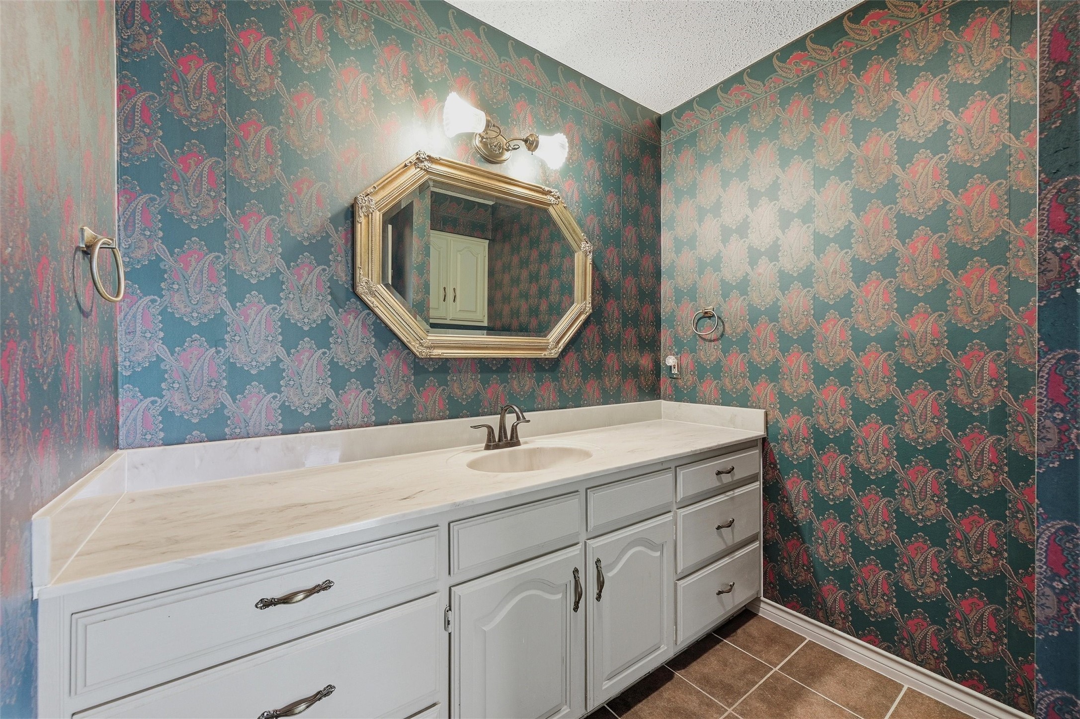 716 Kiowa Drive E Lake Kiowa TX 76240