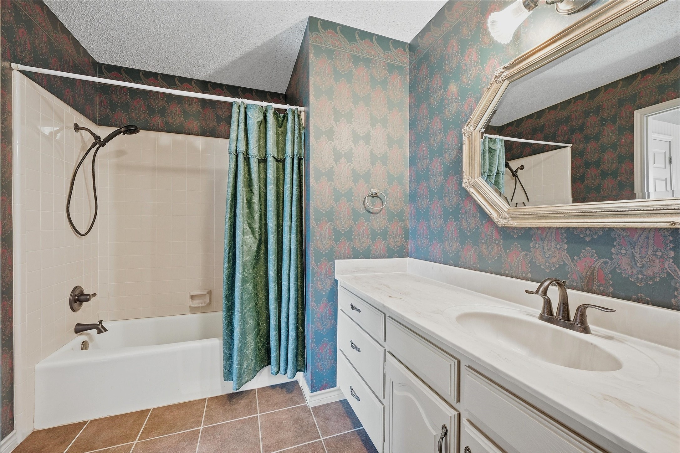 716 Kiowa Drive E Lake Kiowa TX 76240