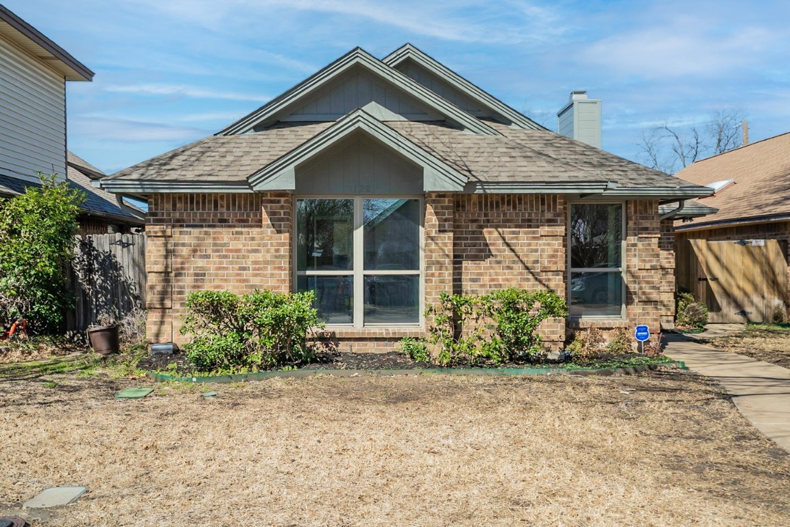 1122 Meadow Park Lane Grand Prairie TX 75052