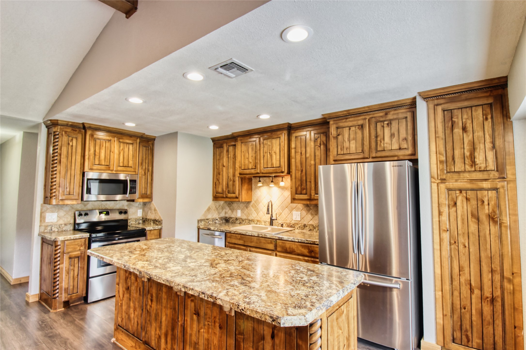 1214 Vivienne Street Weatherford TX 76086