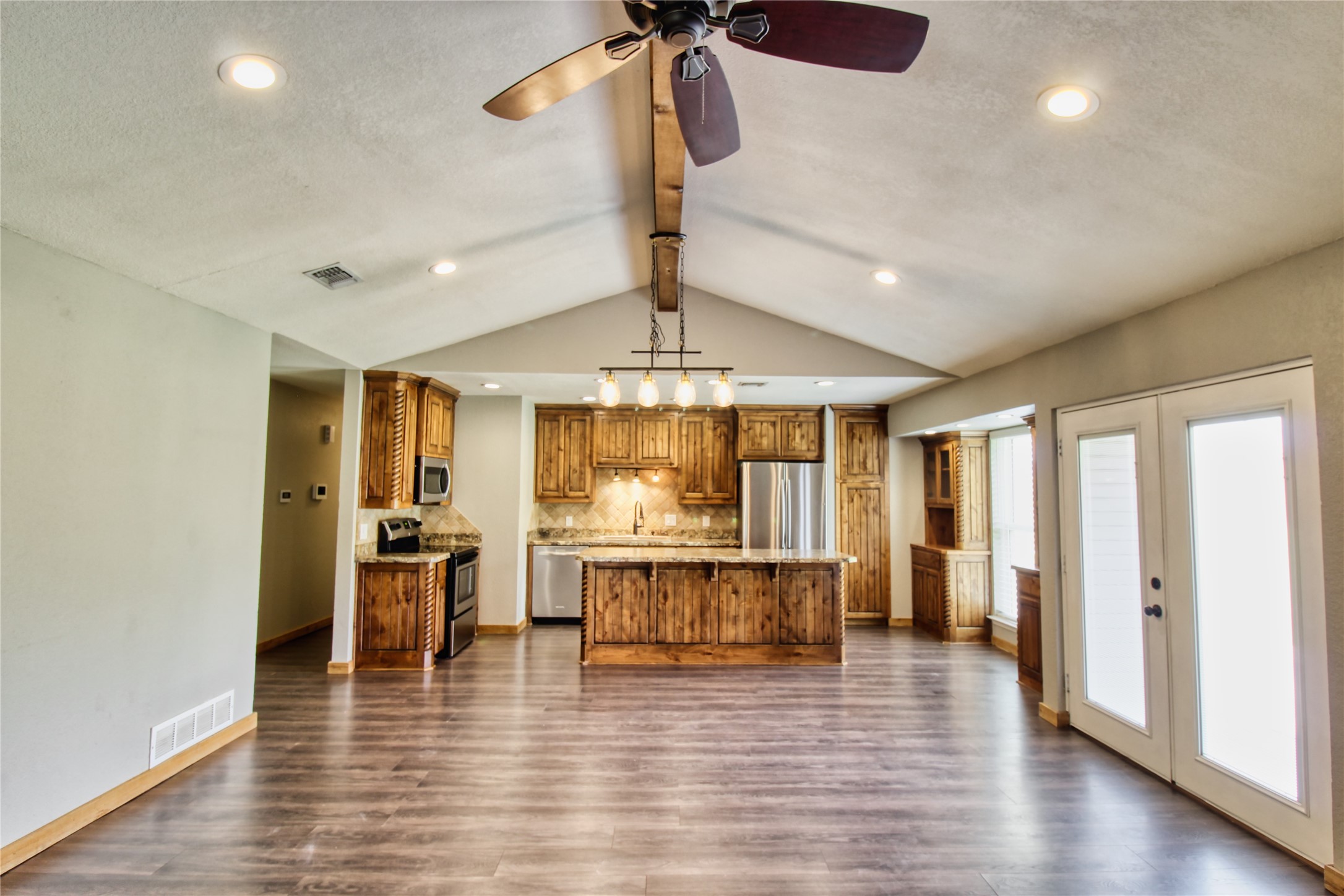 1214 Vivienne Street Weatherford TX 76086