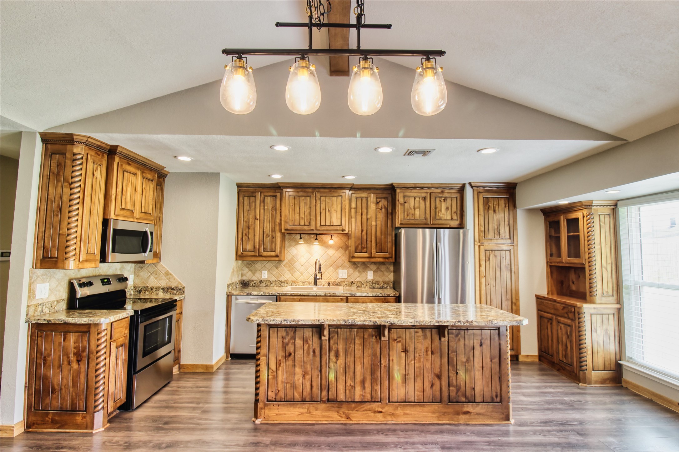 1214 Vivienne Street Weatherford TX 76086
