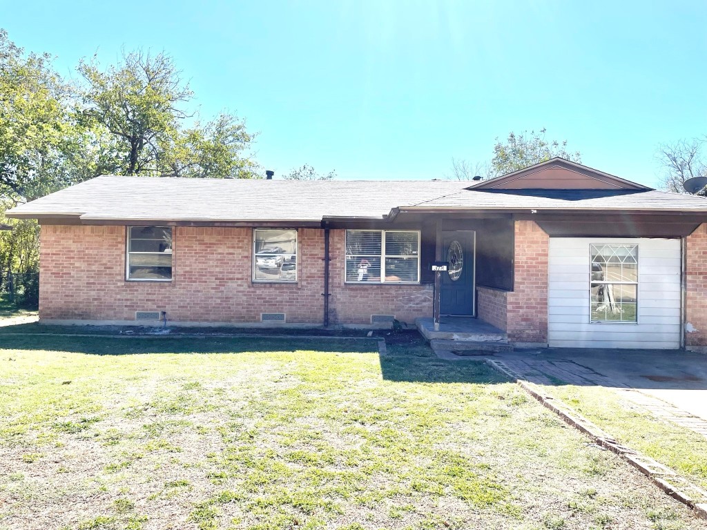 318 W Shaw Street Duncanville TX 75137