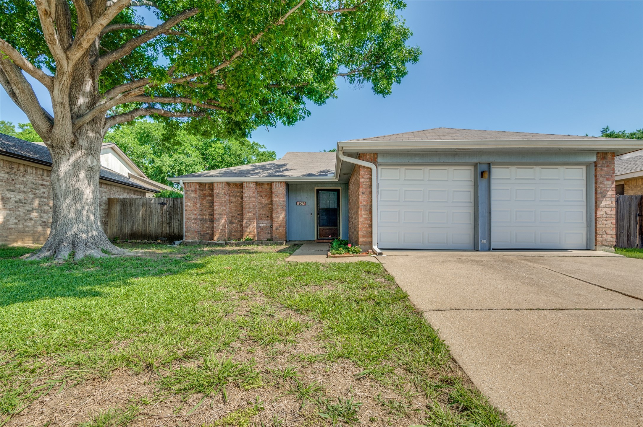 407 Valley Spring Drive Arlington TX 76018
