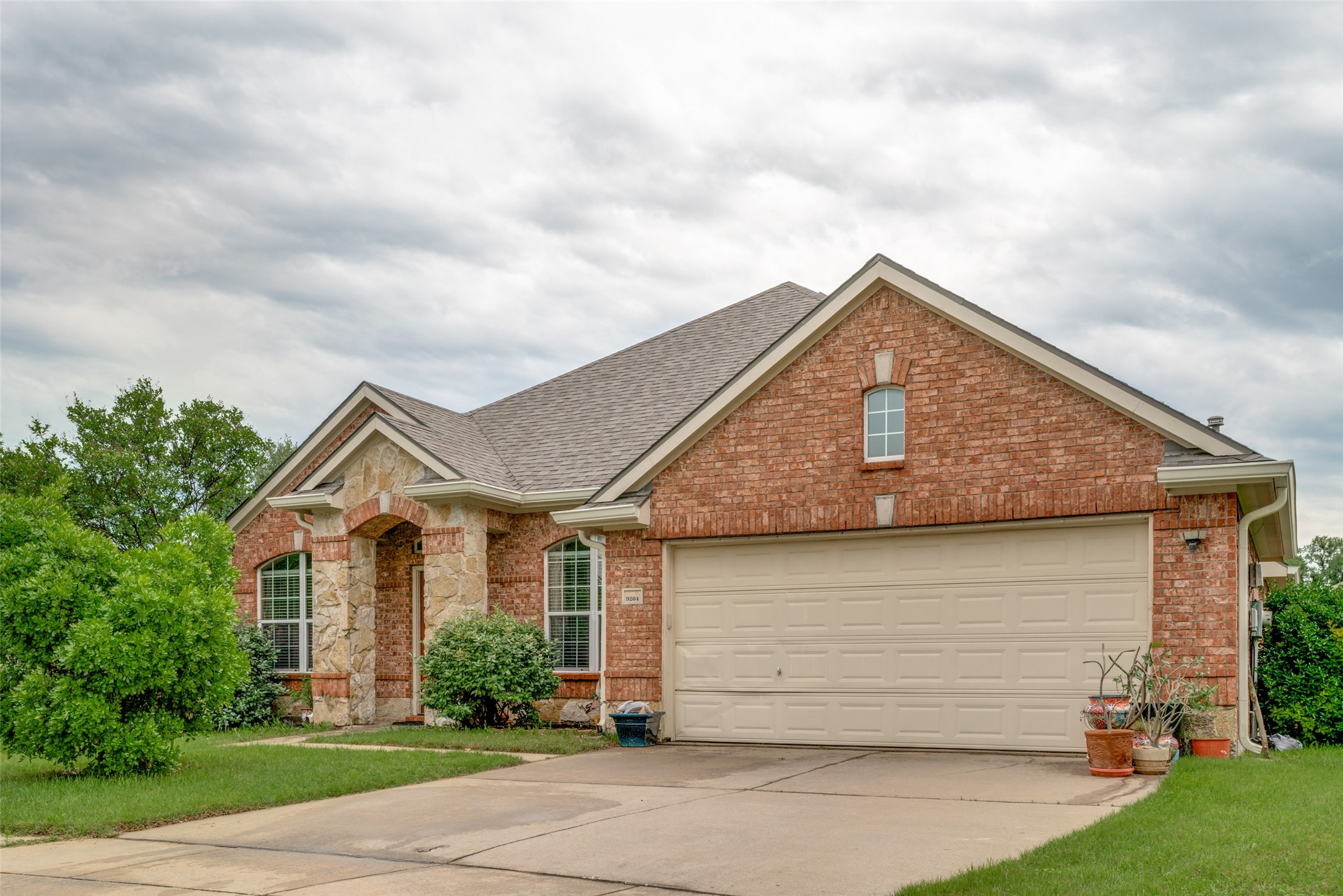 9204 Lockhart Drive Arlington TX 76002