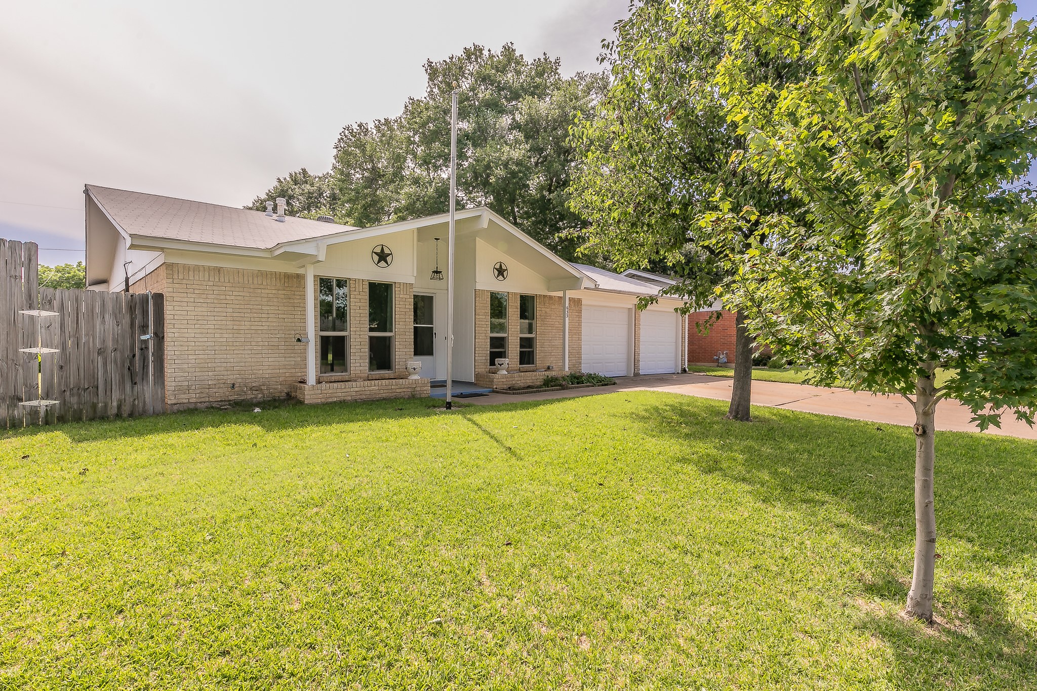 633 NW Lorna Street Burleson TX 76028