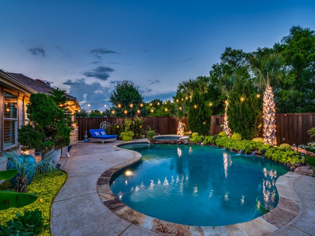 2712 Indian Oak Drive Mckinney TX 75071
