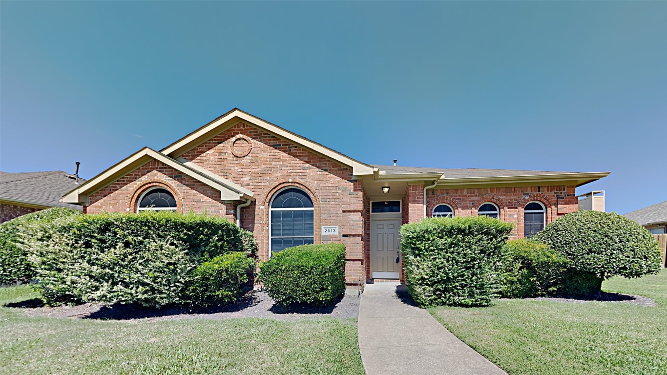 2613 Crooked Creek Mesquite TX 75181