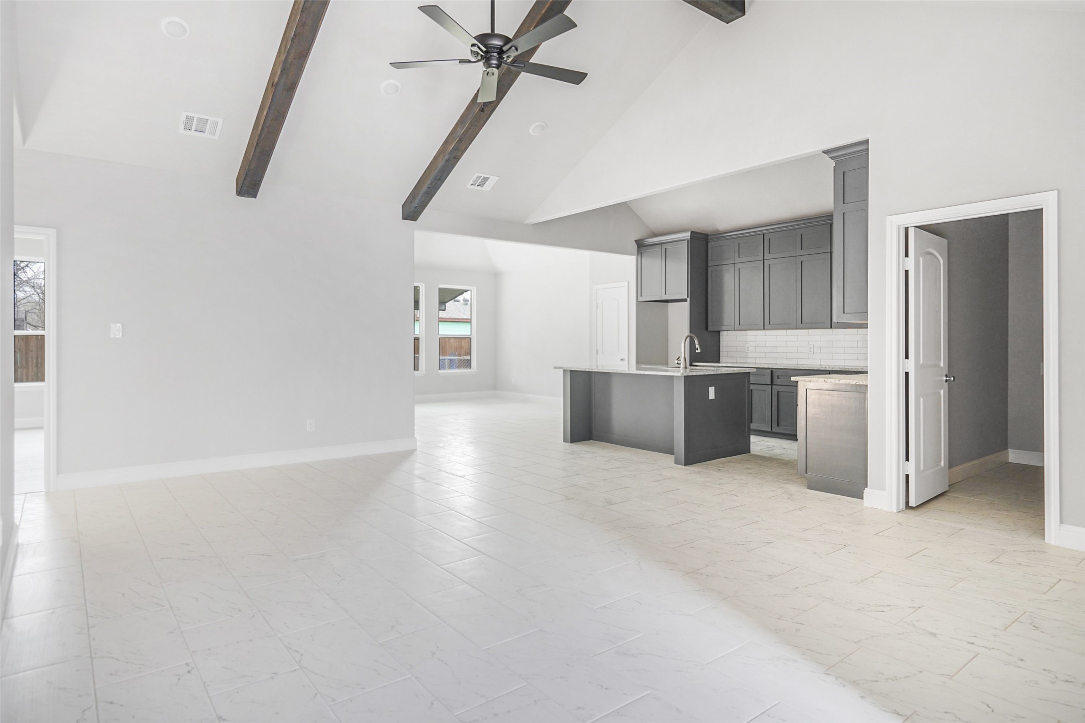 407 E Willingham Street Cleburne TX 76031