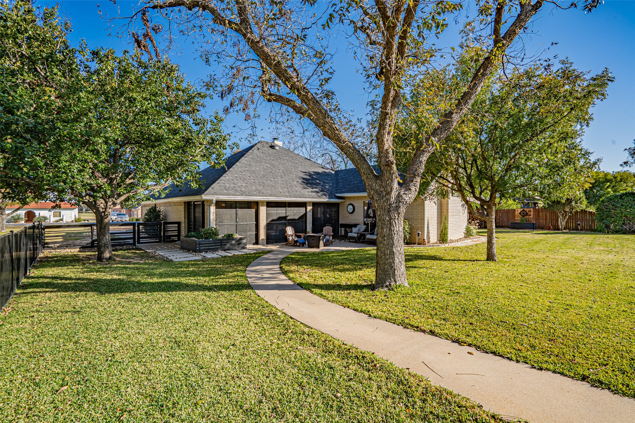 9000 Woodlawn Drive Granbury TX 76049