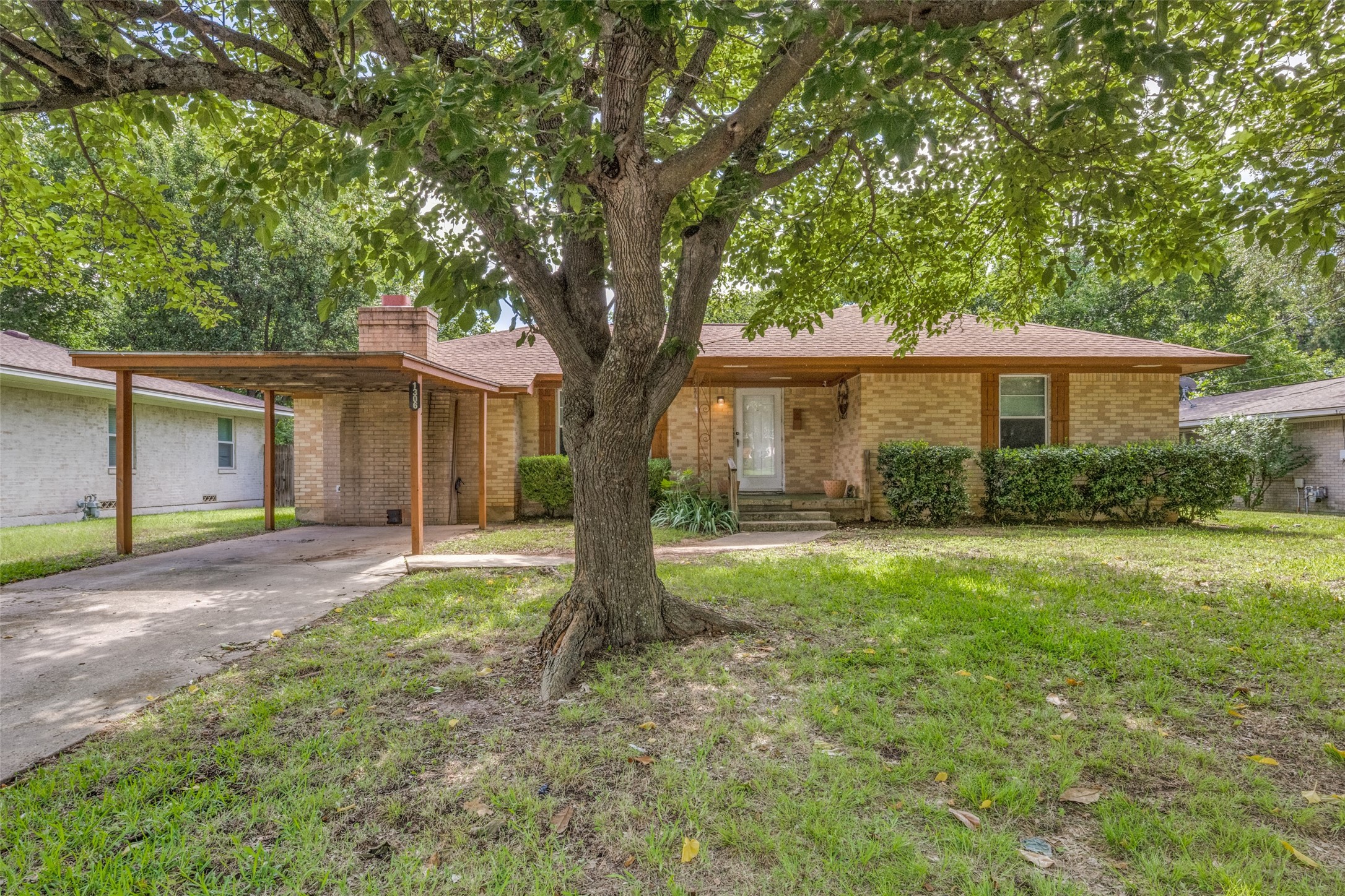 1306 Magnolia Street Gainesville TX 76240