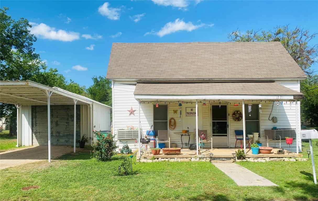 1221 N Barton Street Stephenville TX 76401