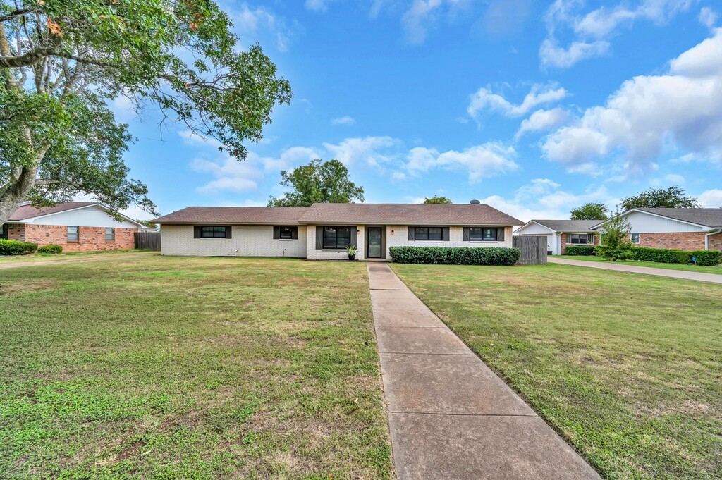 221 Lazy Acres Drive Woodway TX 76712
