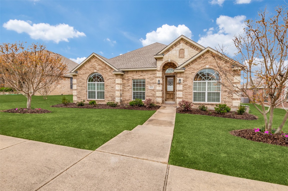 1725 White Falls Drive Desoto TX 75115